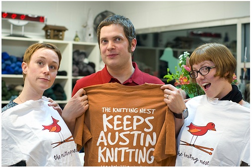 Rav Teamies Modeling Knitting Nest T-Shirts
